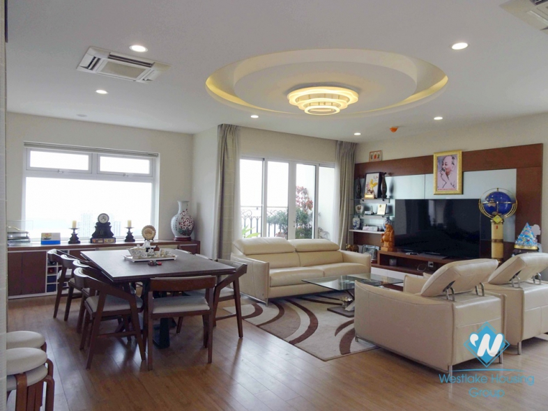 Highfloor Red River view 3 bedrooms apartment for rent in Hai Ba Trung, Hanoi 
