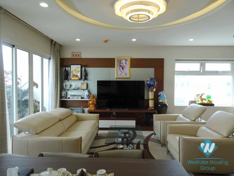 Highfloor Red River view 3 bedrooms apartment for rent in Hai Ba Trung, Hanoi 