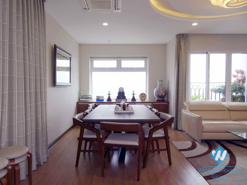 Highfloor Red River view 3 bedrooms apartment for rent in Hai Ba Trung, Hanoi 