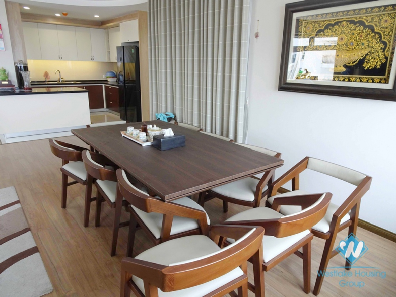 Highfloor Red River view 3 bedrooms apartment for rent in Hai Ba Trung, Hanoi 