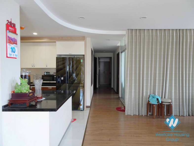 Highfloor Red River view 3 bedrooms apartment for rent in Hai Ba Trung, Hanoi 