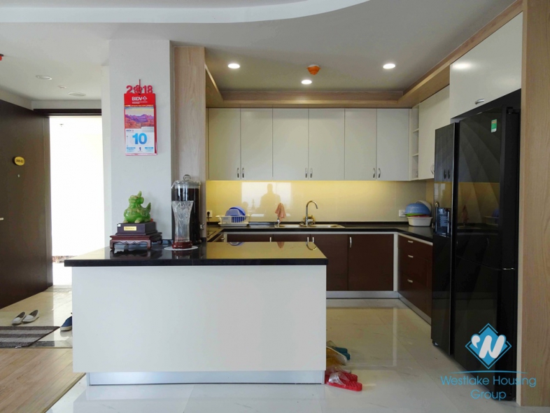 Highfloor Red River view 3 bedrooms apartment for rent in Hai Ba Trung, Hanoi 