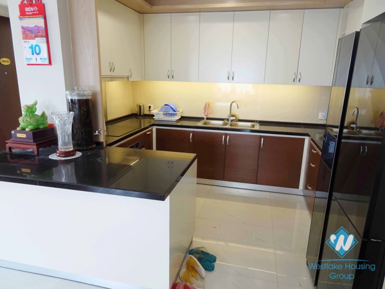 Highfloor Red River view 3 bedrooms apartment for rent in Hai Ba Trung, Hanoi 