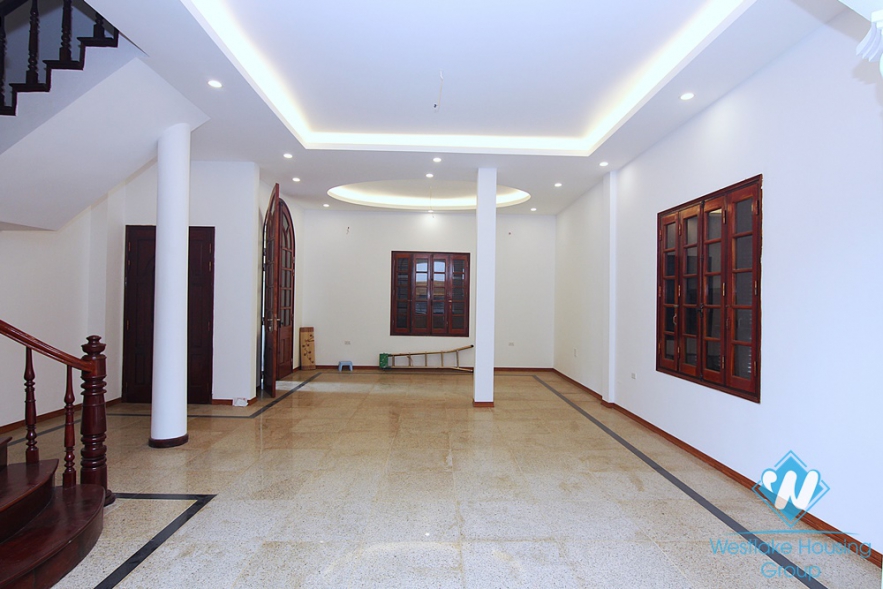 Spacious car accessible villa for rent in Tay Ho, Hanoi 