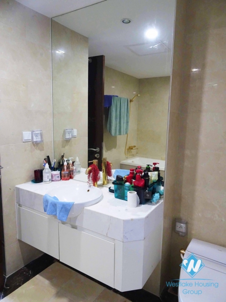 Highfloor Red River view 3 bedrooms apartment for rent in Hai Ba Trung, Hanoi 