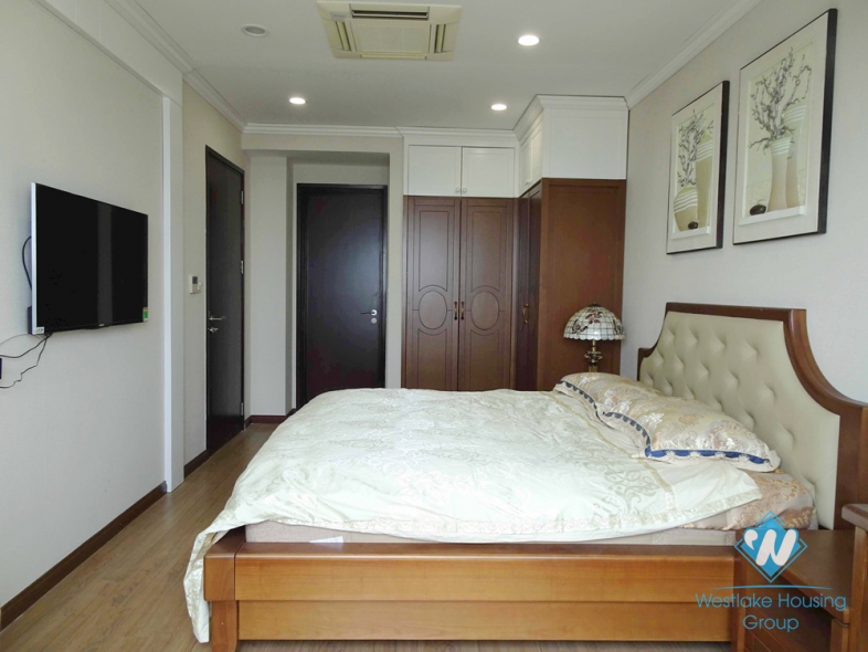 Highfloor Red River view 3 bedrooms apartment for rent in Hai Ba Trung, Hanoi 