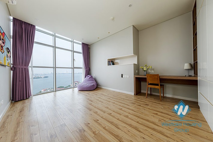 Panoramic lake view 3 bedrooms apartment for rent in Tay Ho, Hanoi