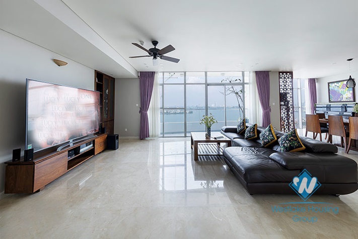Panoramic lake view 3 bedrooms apartment for rent in Tay Ho, Hanoi