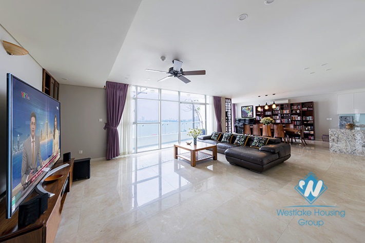 Panoramic lake view 3 bedrooms apartment for rent in Tay Ho, Hanoi