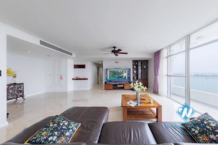 Panoramic lake view 3 bedrooms apartment for rent in Tay Ho, Hanoi