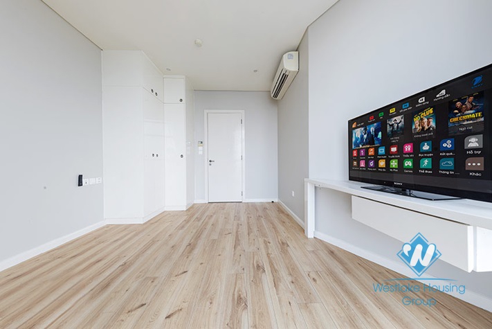 Panoramic lake view 3 bedrooms apartment for rent in Tay Ho, Hanoi
