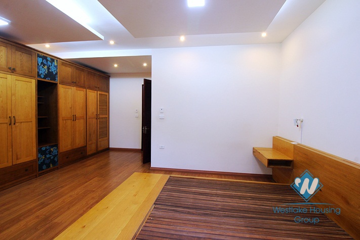 A good price 4 bedroom house for rent in Tay Ho street