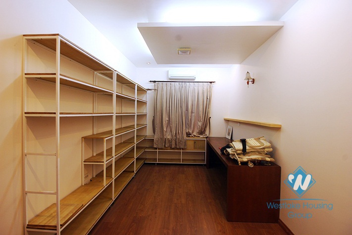 A good price 4 bedroom house for rent in Tay Ho street