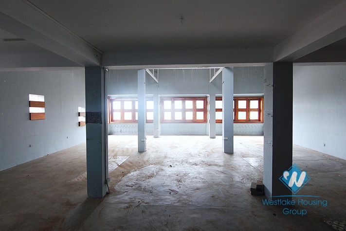 House for rent to make restaurant or an office in Xuan Dieu, Tay Ho.