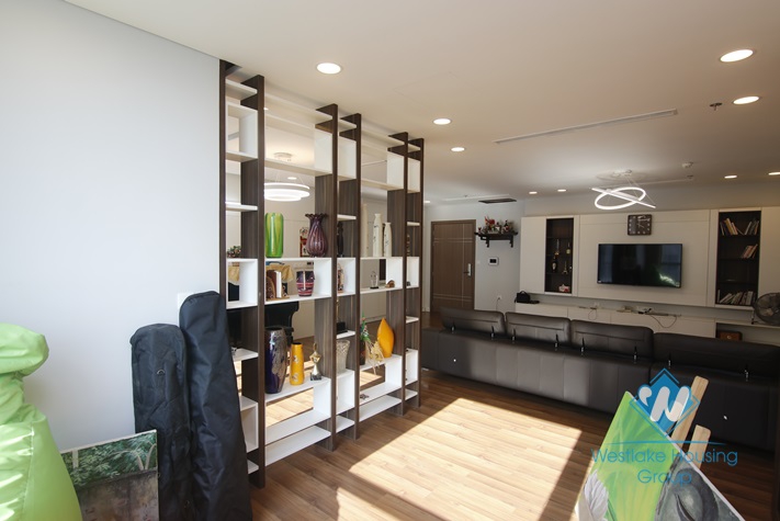 An unique 4 bedrooms apartment on high floor for rent in Vinhomes Gardenia.