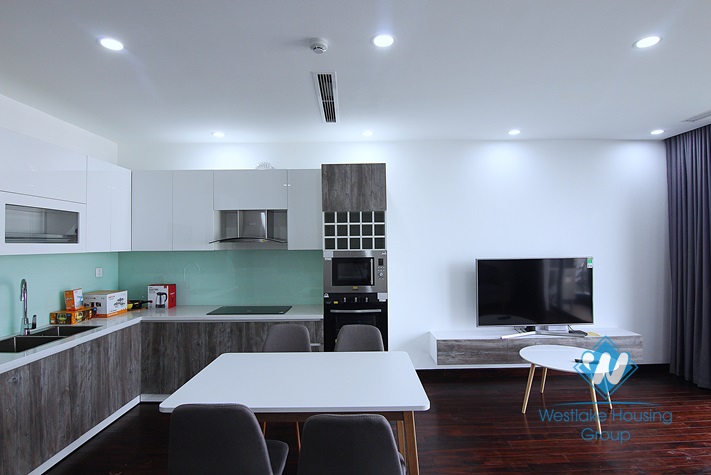 Lakeview 2 bedrooms apartment for rent  on Tu Hoa street, Tay Ho, Ha Noi