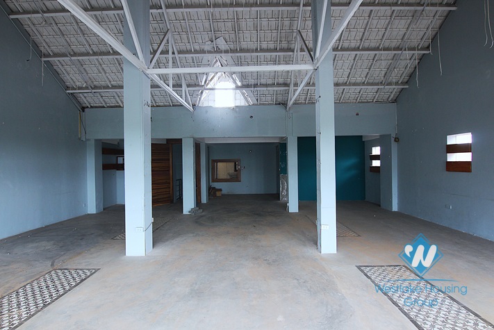 House for rent to make restaurant or an office in Xuan Dieu, Tay Ho.