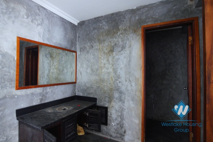 House for rent to make restaurant or an office in Xuan Dieu, Tay Ho.