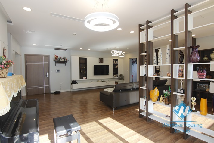 An unique 4 bedrooms apartment on high floor for rent in Vinhomes Gardenia.