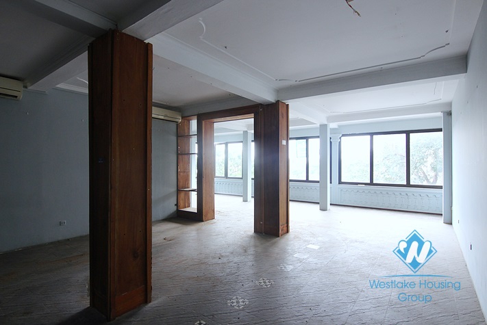 House for rent to make restaurant or an office in Xuan Dieu, Tay Ho.