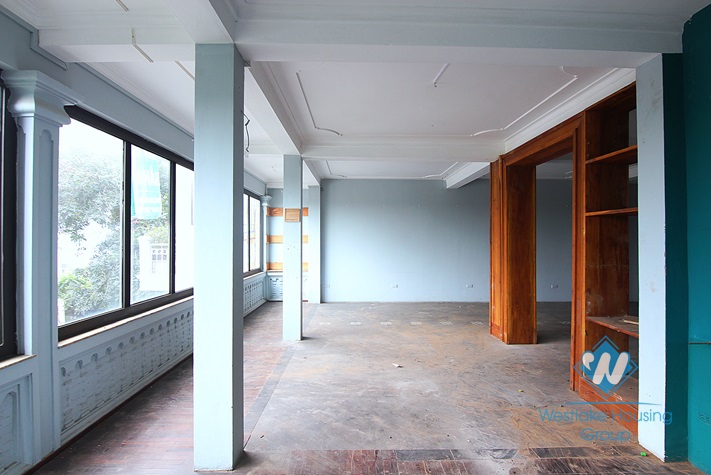 House for rent to make restaurant or an office in Xuan Dieu, Tay Ho.