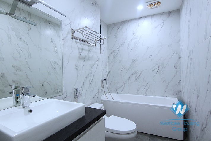 Lakeview 2 bedrooms apartment for rent  on Tu Hoa street, Tay Ho, Ha Noi