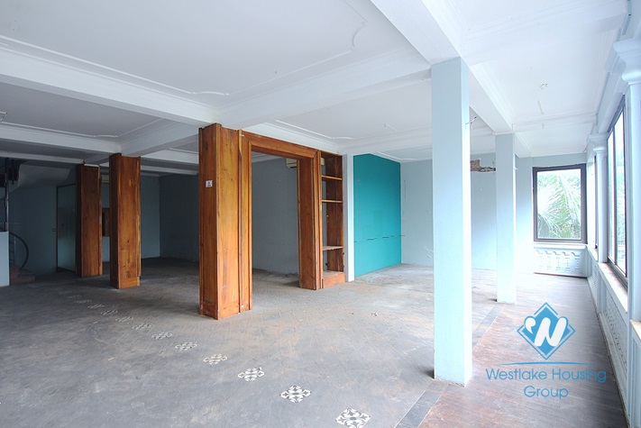 House for rent to make restaurant or an office in Xuan Dieu, Tay Ho.