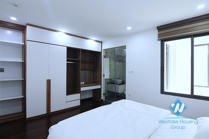 Lakeview 2 bedrooms apartment for rent  on Tu Hoa street, Tay Ho, Ha Noi