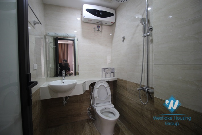 An elevator house with 5 bedrooms for rent in Hoang Hoa Tham st, Ba Dinh area