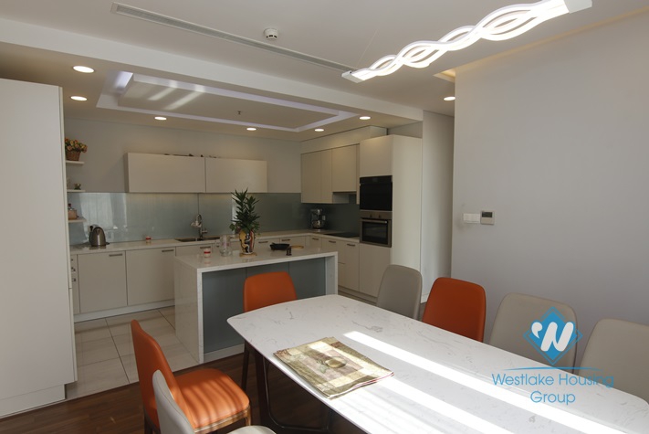 An unique 4 bedrooms apartment on high floor for rent in Vinhomes Gardenia.