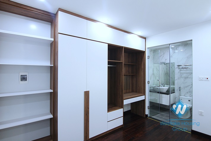 Lakeview 2 bedrooms apartment for rent  on Tu Hoa street, Tay Ho, Ha Noi
