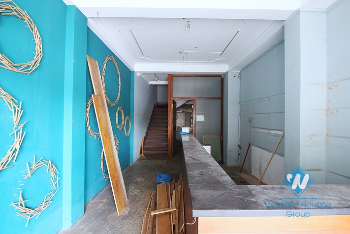 House for rent to make restaurant or an office in Xuan Dieu, Tay Ho.