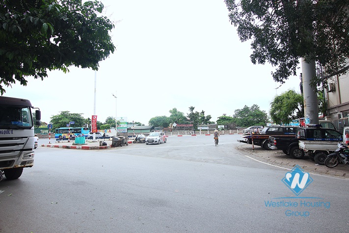 House for rent to make restaurant or an office in Xuan Dieu, Tay Ho.