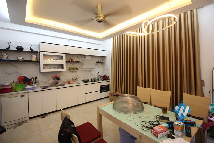 An elevator house with 5 bedrooms for rent in Hoang Hoa Tham st, Ba Dinh area