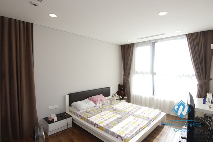 An unique 4 bedrooms apartment on high floor for rent in Vinhomes Gardenia.