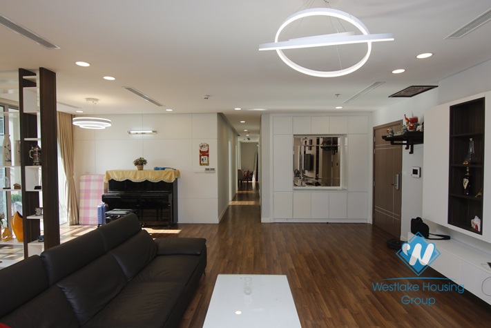 An unique 4 bedrooms apartment on high floor for rent in Vinhomes Gardenia.