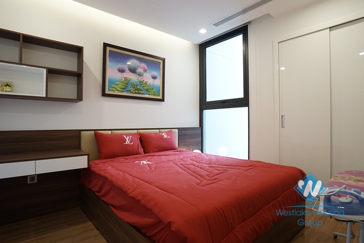 Beautiful 2 bedroom apartment for rent in Vinhome Metropolis