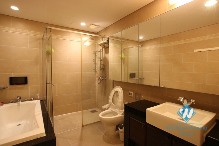 A spacious 4 bedroom apartment for rent in Keangnam Tower