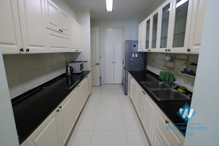 A spacious 4 bedroom apartment for rent in Keangnam Tower