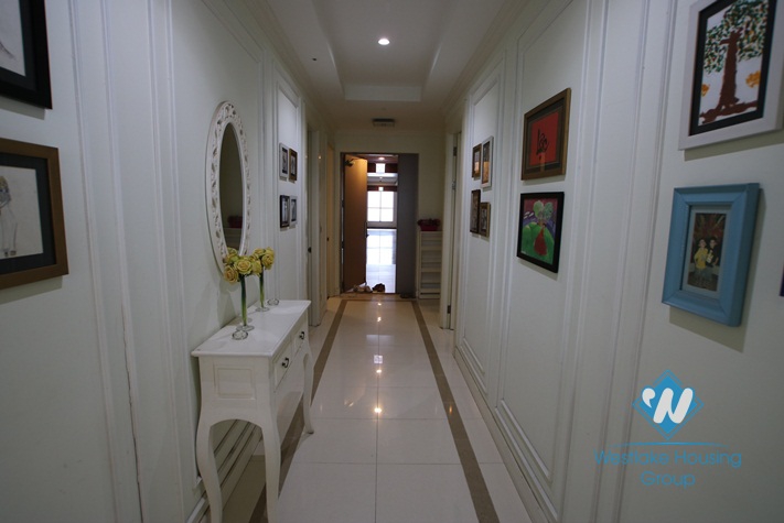 A spacious 4 bedroom apartment for rent in Keangnam Tower
