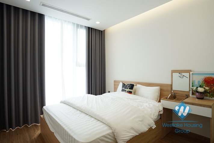 A pretty 3 bedroom apartment for rent in Vinhome Metropolis