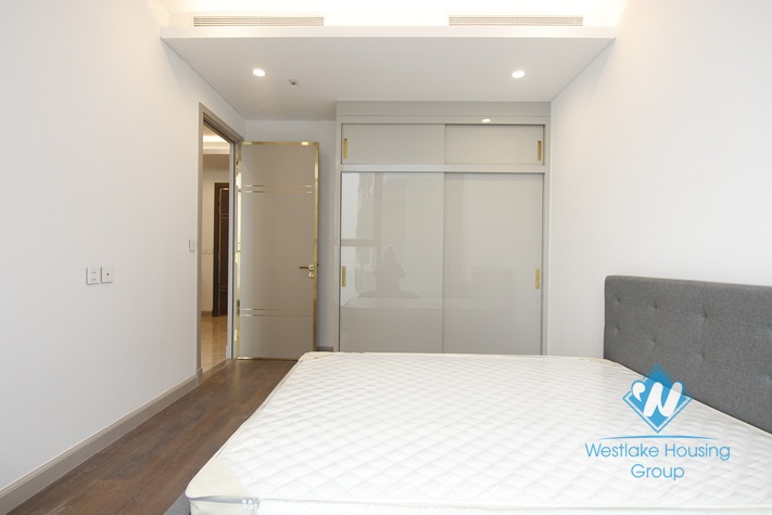 A high-rise apartment for rent in Sun Grand City, Thuy Khue