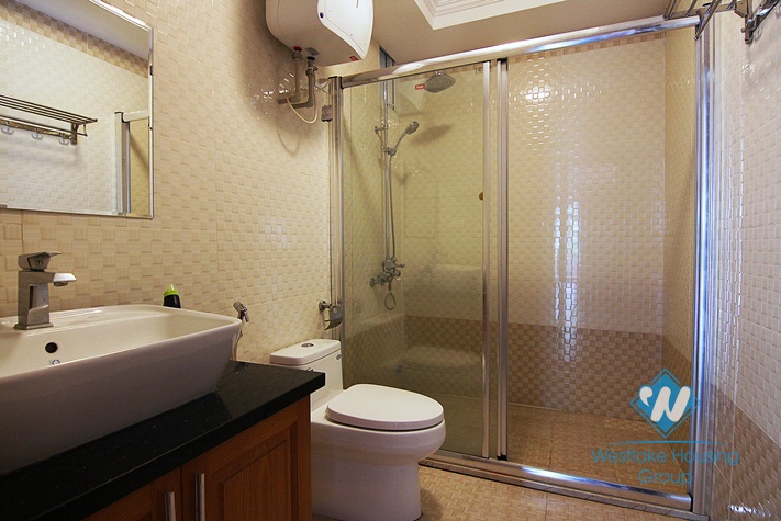 Three bedrooms house/apartment with lake view in Tay Ho, Ha Noi