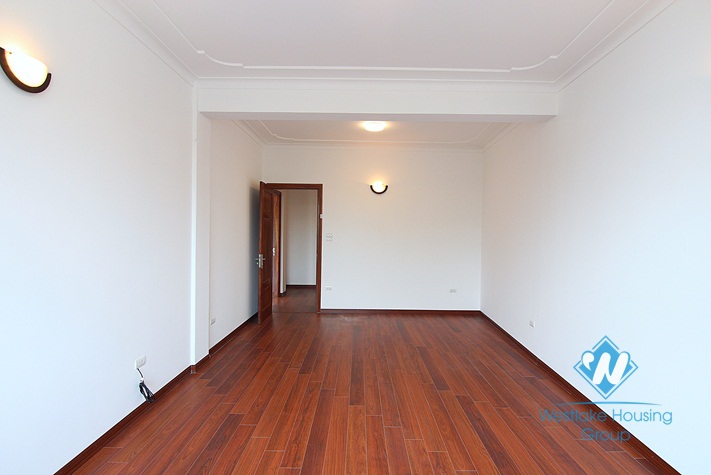 Three bedrooms house/apartment with lake view in Tay Ho, Ha Noi