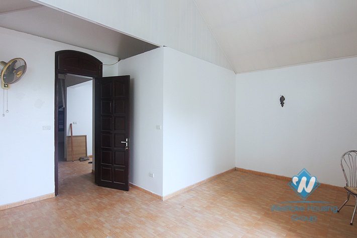 A good house for rent on Dang Thai Mai street, Tay Ho District