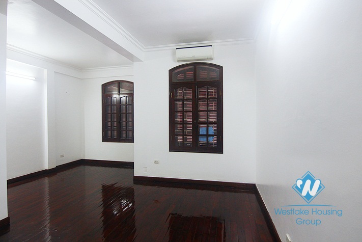 A good house for rent on Dang Thai Mai street, Tay Ho District