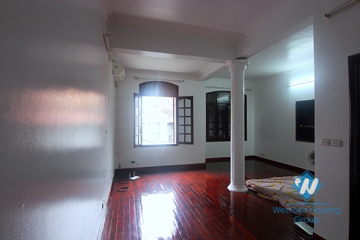 A good house for rent on Dang Thai Mai street, Tay Ho District