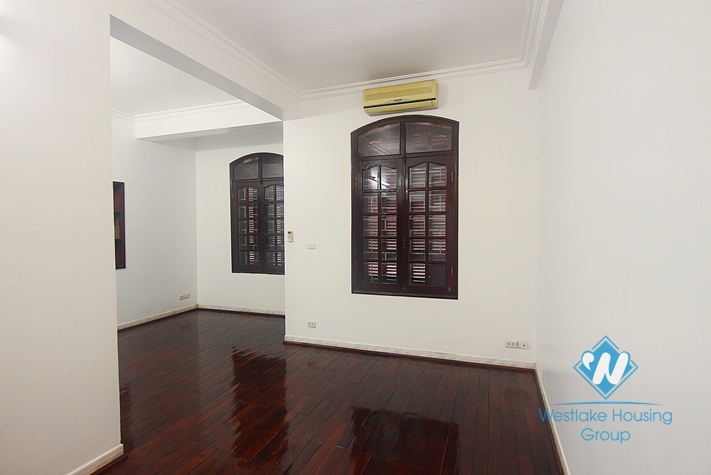 A good house for rent on Dang Thai Mai street, Tay Ho District