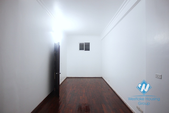 A good house for rent on Dang Thai Mai street, Tay Ho District