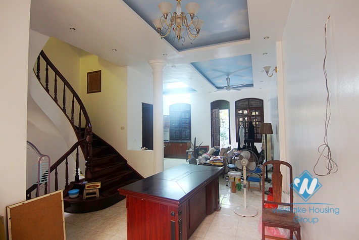 A good house for rent on Dang Thai Mai street, Tay Ho District